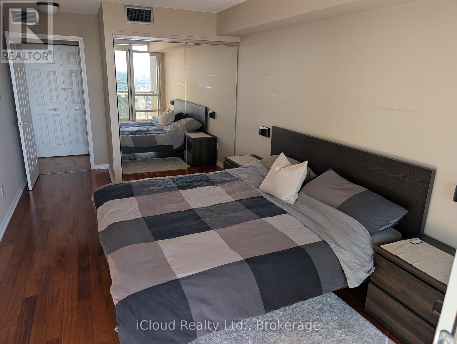 1003 - 45 Kingsbridge Garden Circle, Mississauga, Ontario  L5R 3K4 - Photo 9 - W12849196