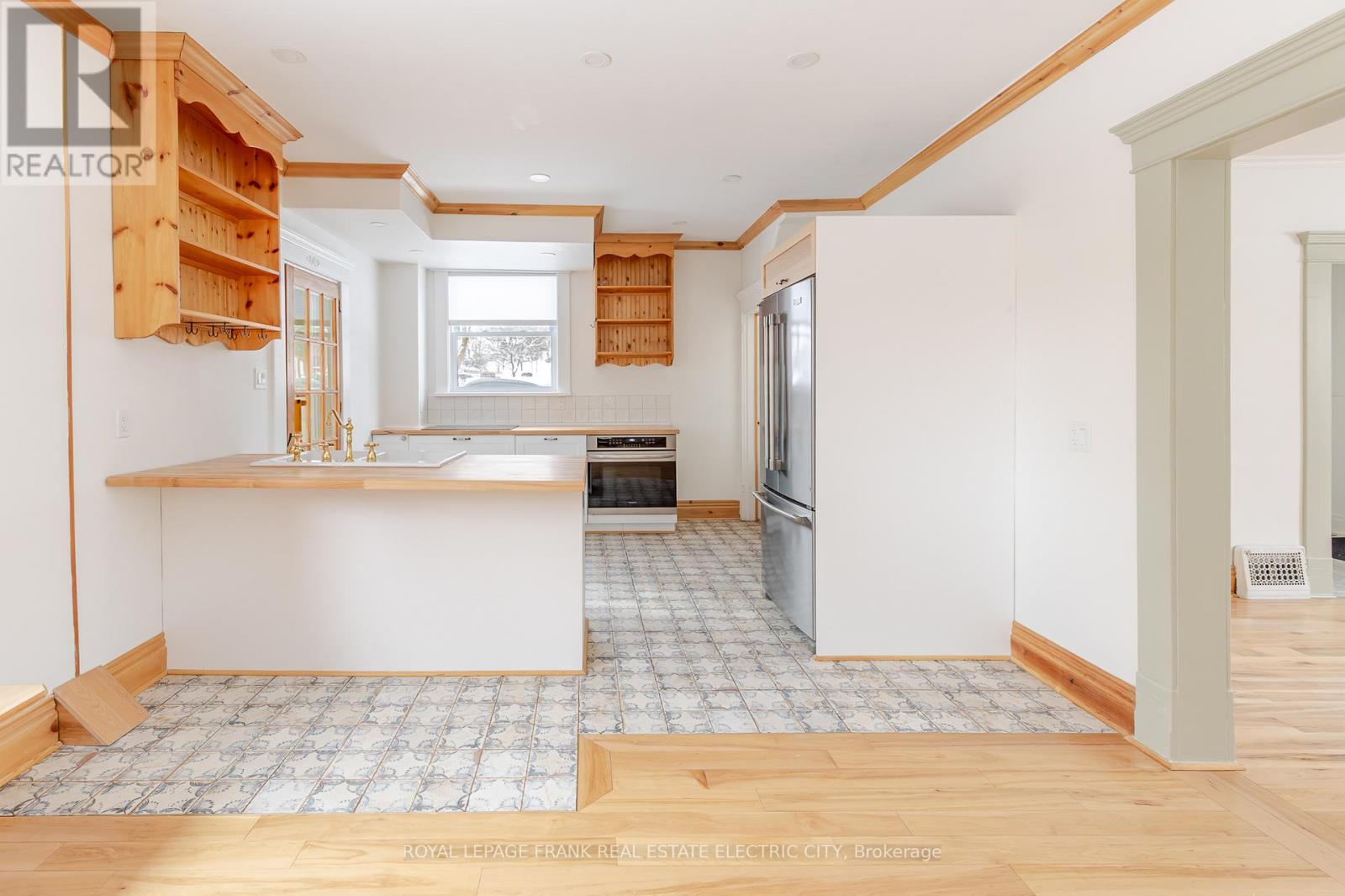 599 Homewood Avenue, Peterborough, Ontario  K9H 2N4 - Photo 10 - X12849974