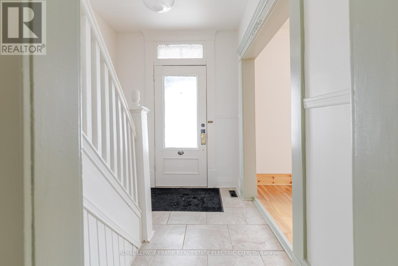 599 Homewood Avenue, Peterborough, Ontario  K9H 2N4 - Photo 3 - X12849974