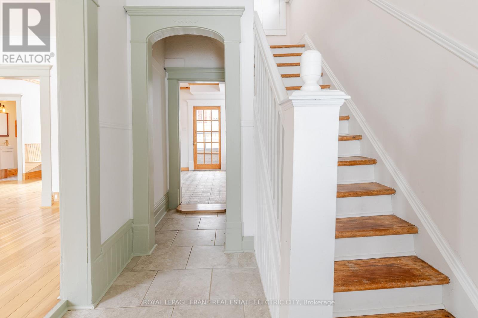 599 Homewood Avenue, Peterborough, Ontario  K9H 2N4 - Photo 4 - X12849974