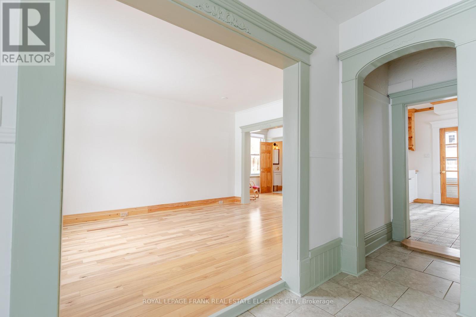 599 Homewood Avenue, Peterborough, Ontario  K9H 2N4 - Photo 5 - X12849974