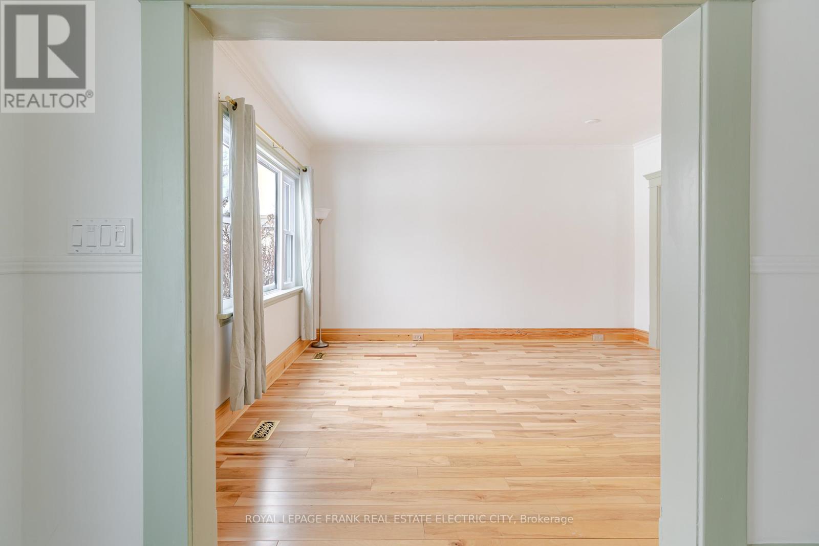 599 Homewood Avenue, Peterborough, Ontario  K9H 2N4 - Photo 6 - X12849974