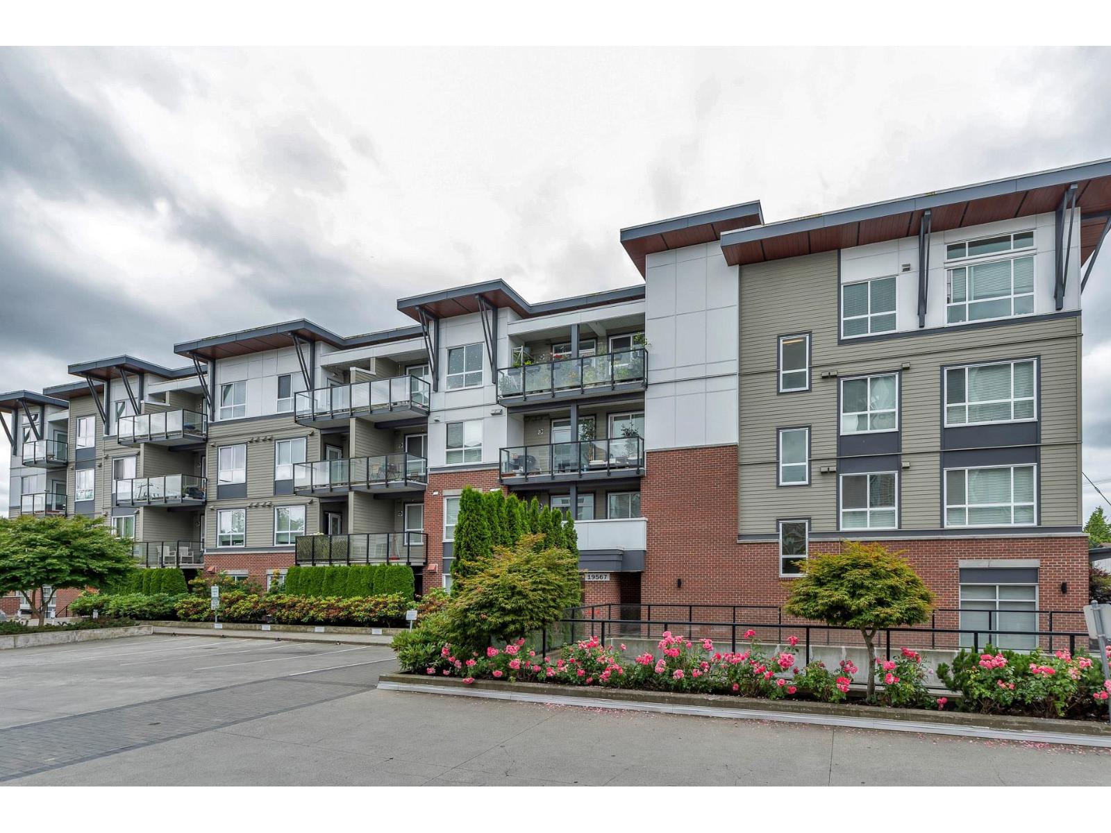 404 19567 64 AVENUE, Surrey, British Columbia