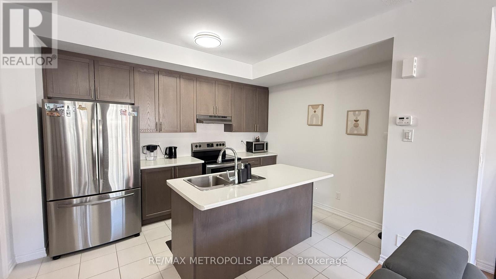 1097 Lockie Drive, Oshawa, Ontario  L1L 0R9 - Photo 7 - E12845054