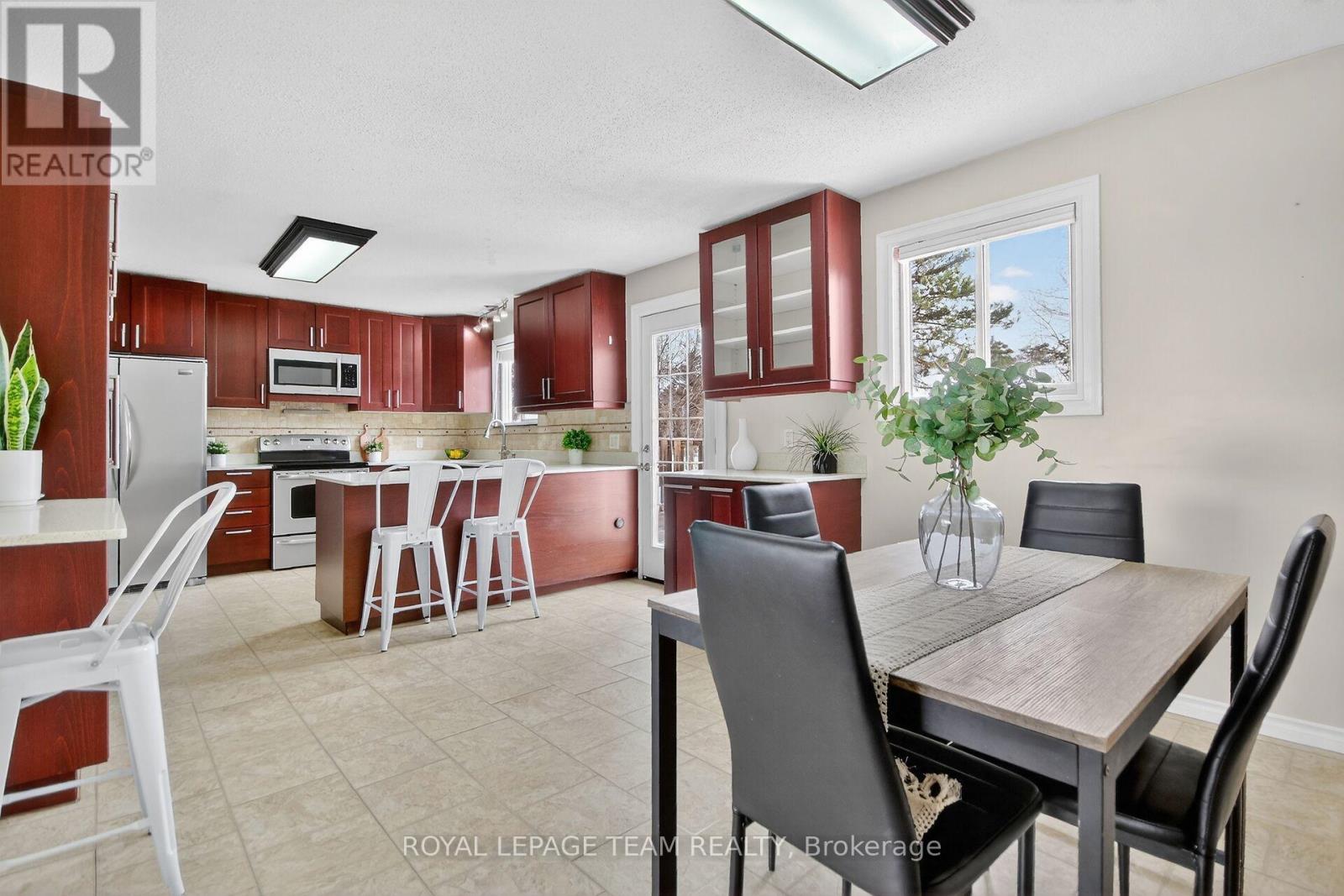 3333 White Spruce Street, Ottawa, Ontario  K0A 2W0 - Photo 9 - X12850032