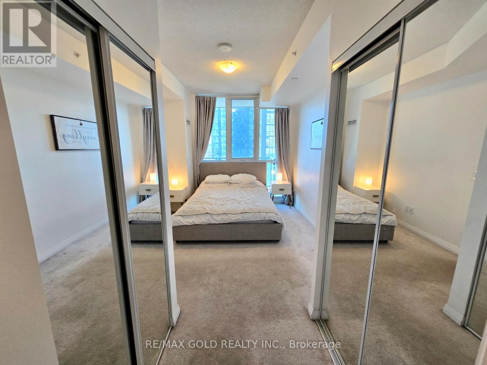 808 - 75 Eglinton Avenue W, Mississauga, Ontario  L5R 0E5 - Photo 18 - W12842134