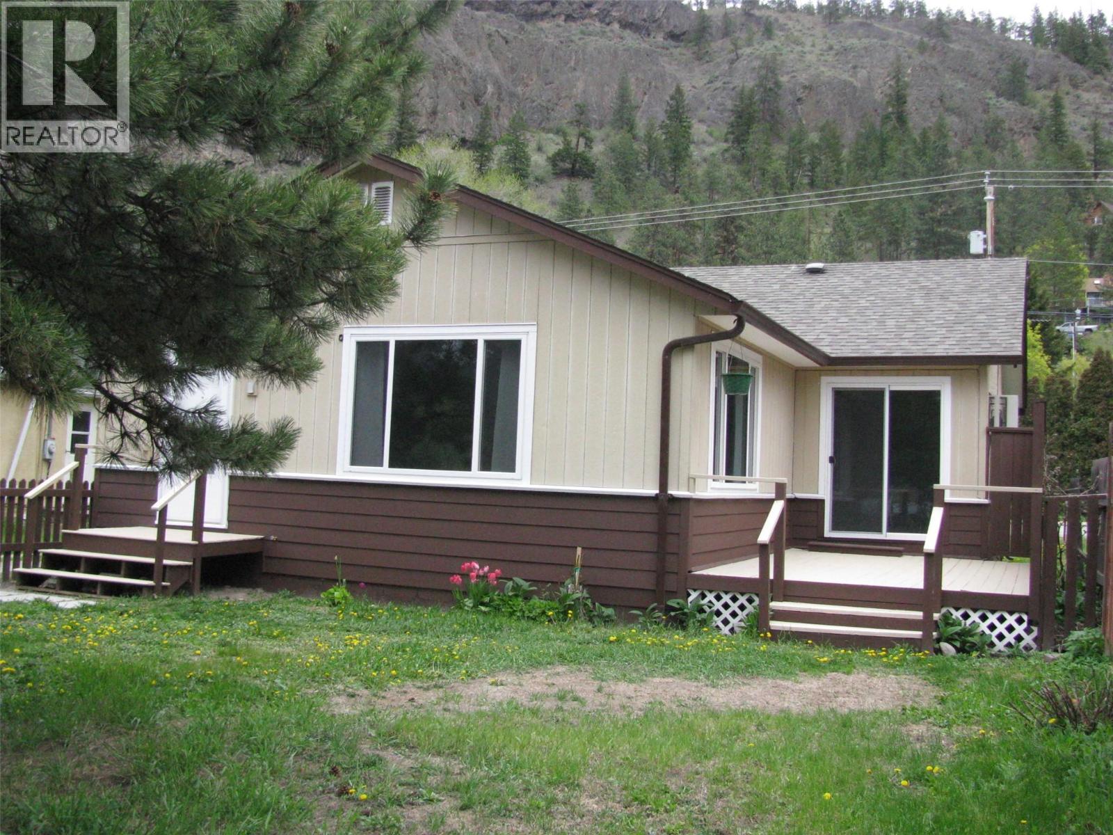 11018 S Victoria Road, Main Town, Summerland