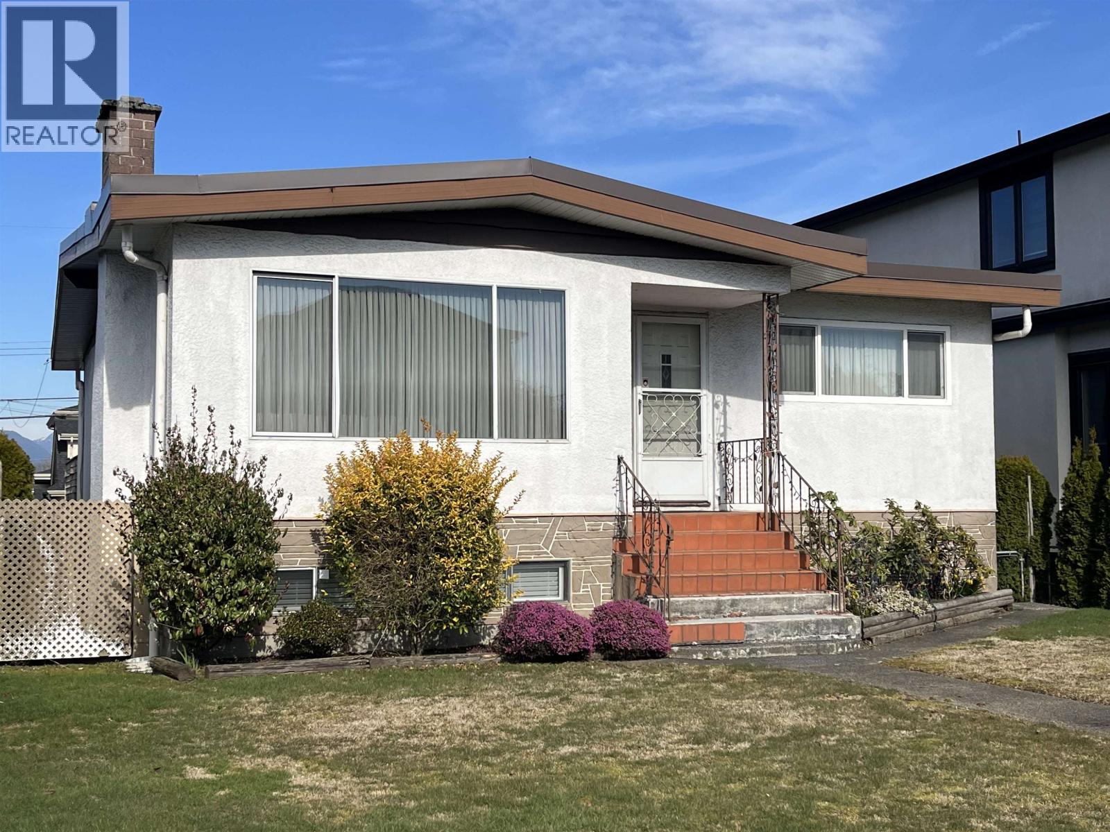 2435 E 49TH AVENUE, Vancouver, British Columbia