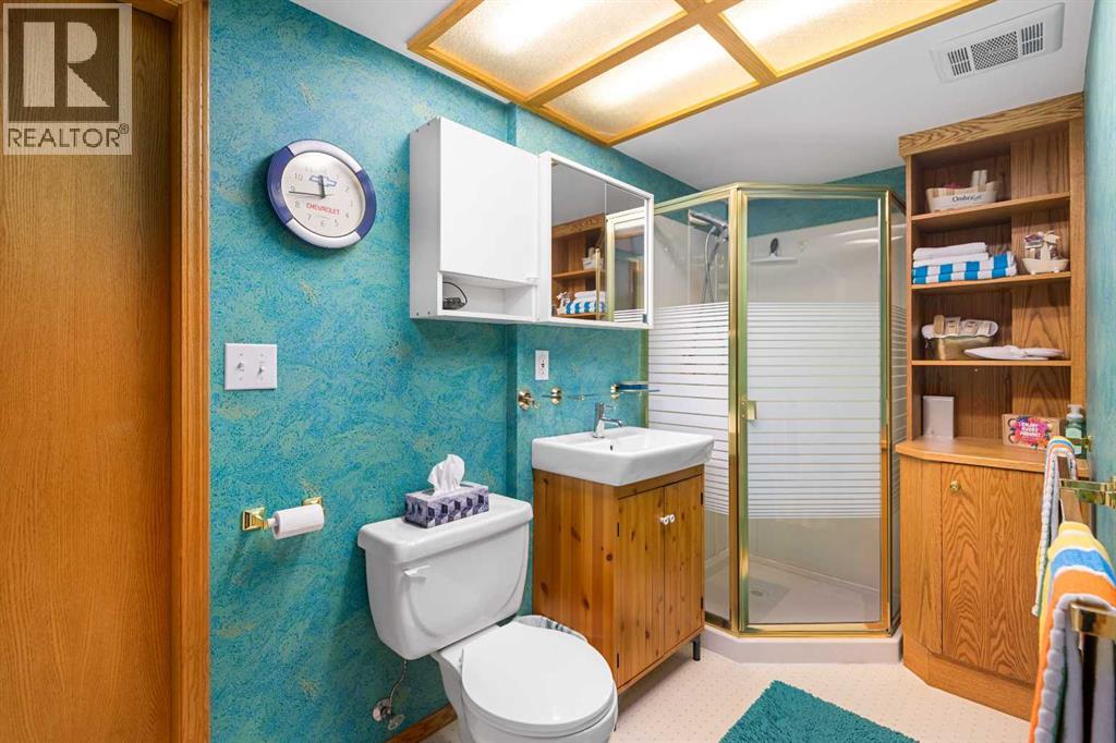 124 Strathbury Circle Sw, Calgary, Alberta  T3H 1P9 - Photo 28 - A2289958