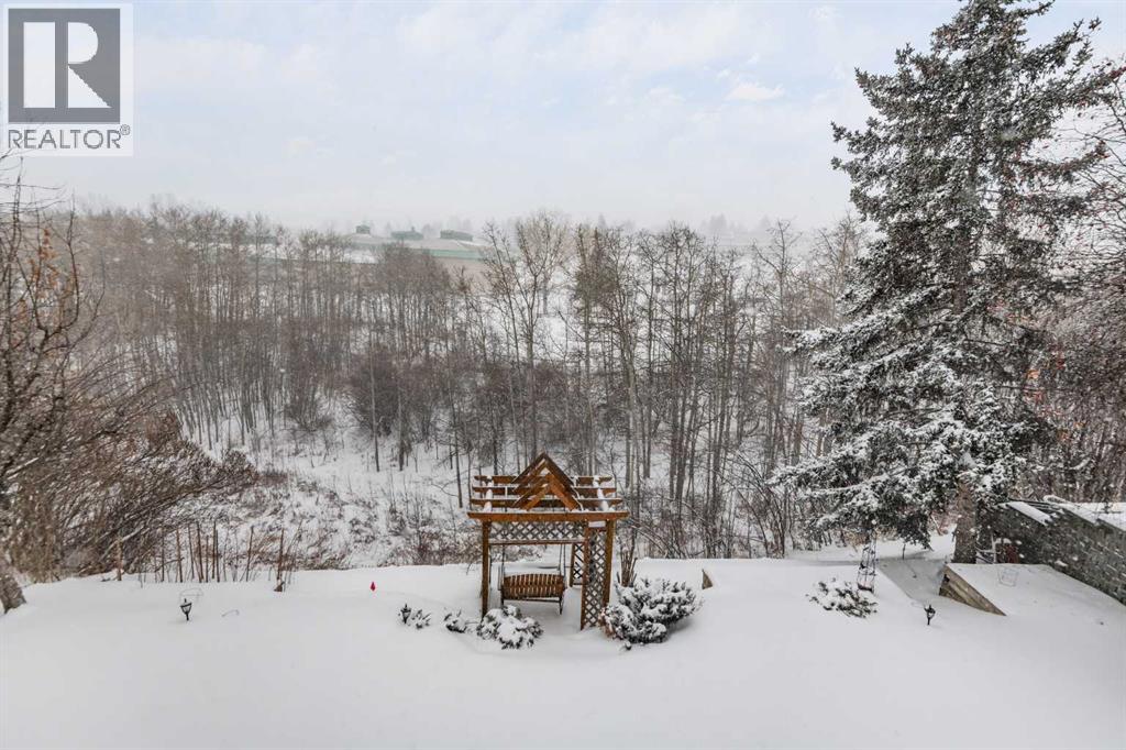 124 Strathbury Circle Sw, Calgary, Alberta  T3H 1P9 - Photo 3 - A2289958