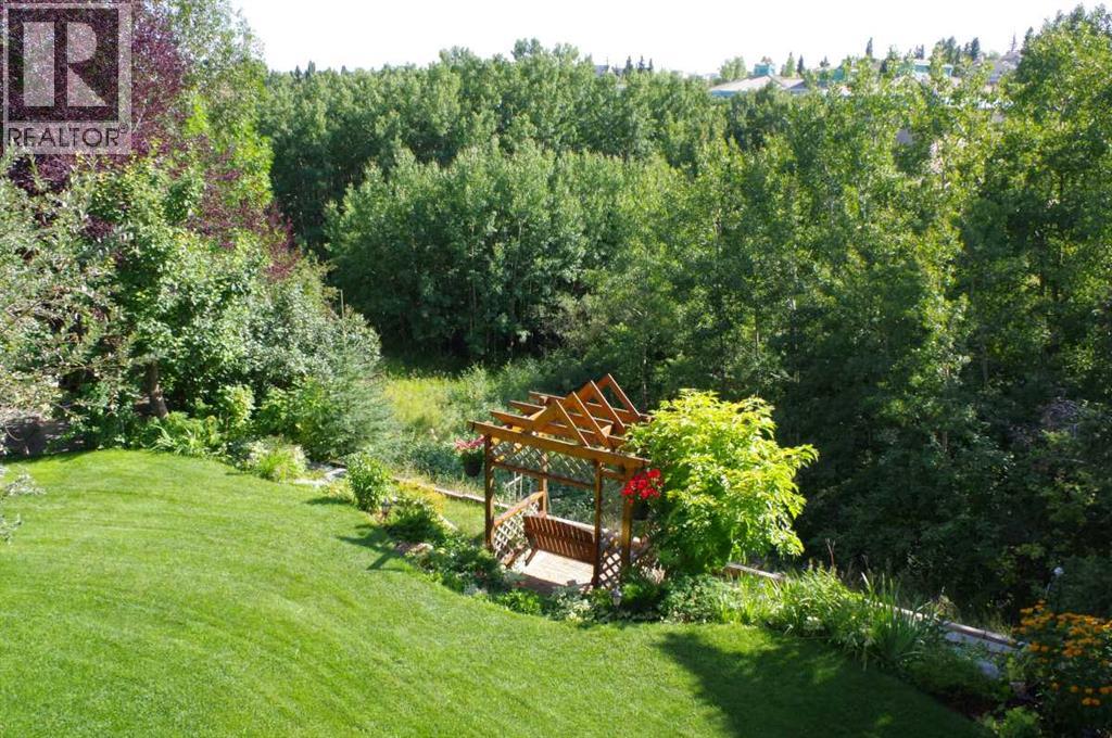 124 Strathbury Circle Sw, Calgary, Alberta  T3H 1P9 - Photo 2 - A2289958