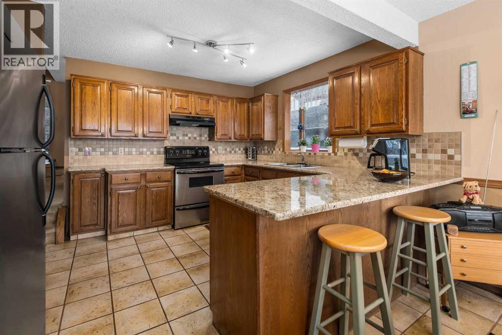 124 Strathbury Circle Sw, Calgary, Alberta  T3H 1P9 - Photo 12 - A2289958