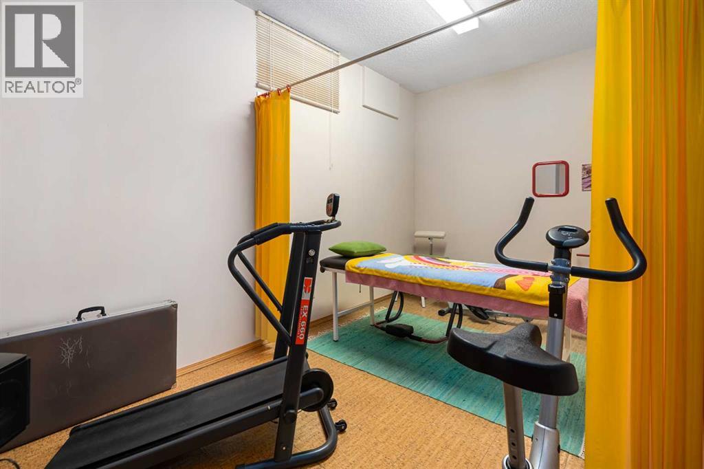 124 Strathbury Circle Sw, Calgary, Alberta  T3H 1P9 - Photo 27 - A2289958