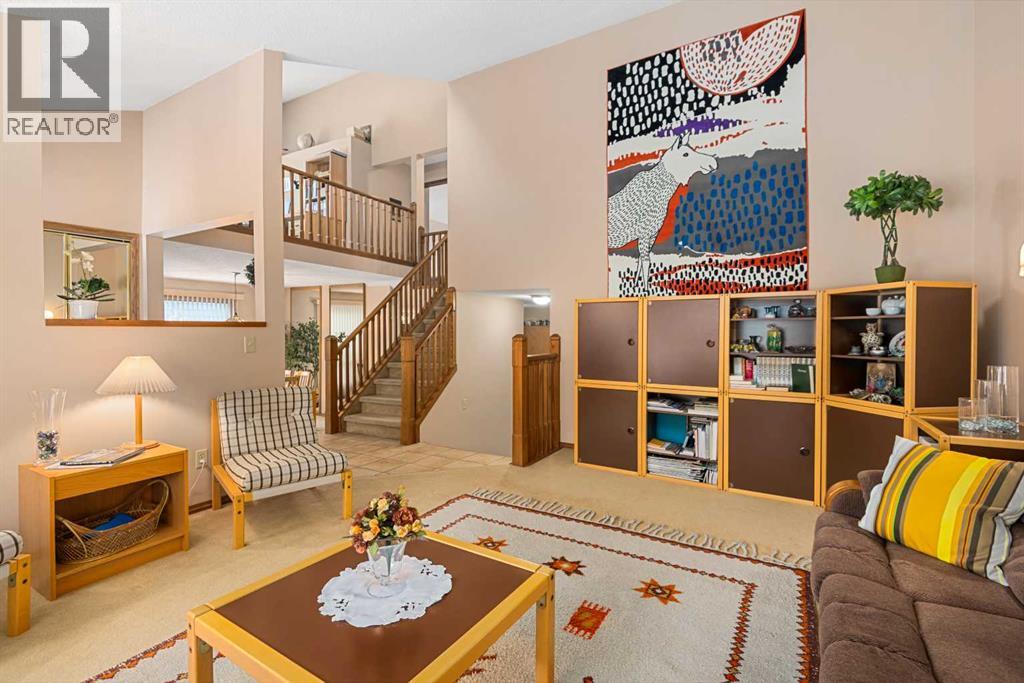 124 Strathbury Circle Sw, Calgary, Alberta  T3H 1P9 - Photo 7 - A2289958