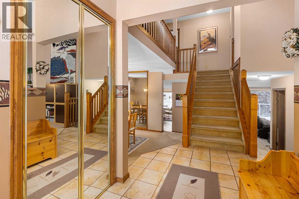 124 Strathbury Circle Sw, Calgary, Alberta  T3H 1P9 - Photo 5 - A2289958