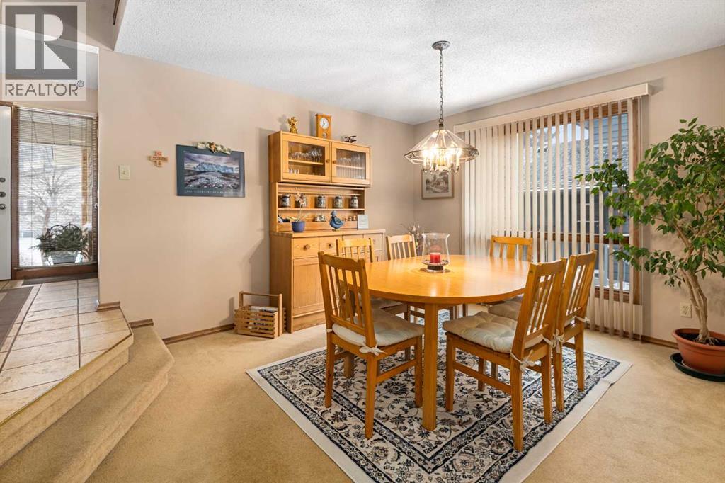 124 Strathbury Circle Sw, Calgary, Alberta  T3H 1P9 - Photo 9 - A2289958