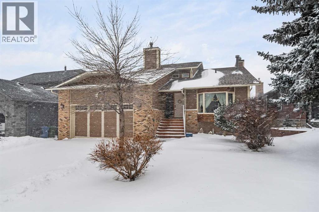 124 Strathbury Circle SW, Calgary, Alberta