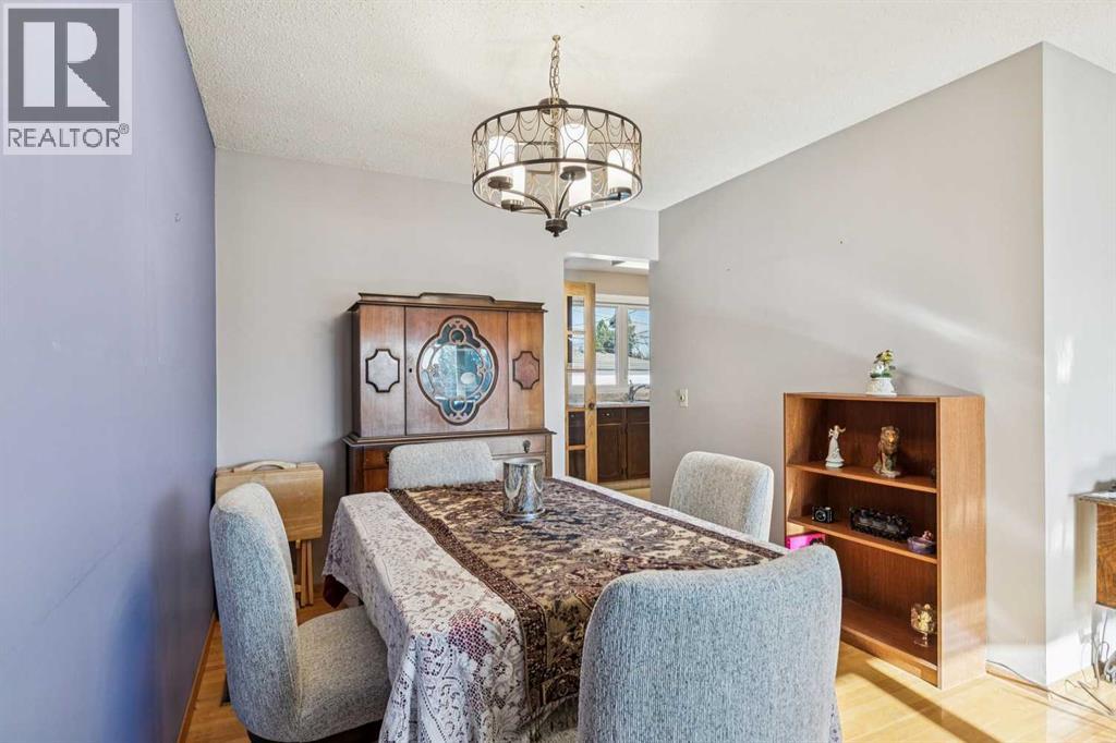 256 Huntridge Road Ne, Calgary, Alberta  T2K 4B6 - Photo 6 - A2290190