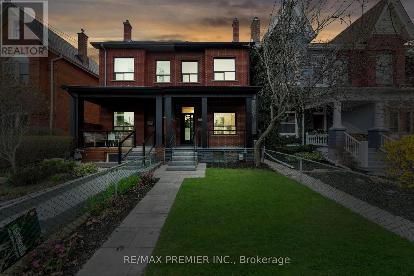 388 CRAWFORD STREET, Toronto, Ontario