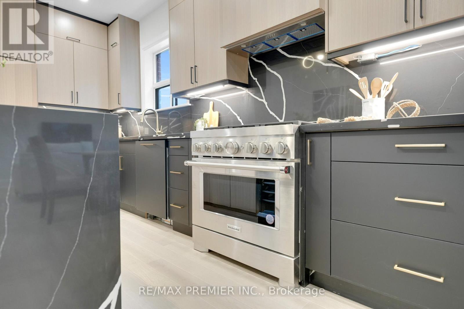 388 Crawford Street, Toronto, Ontario  M6J 2V9 - Photo 11 - C12849982