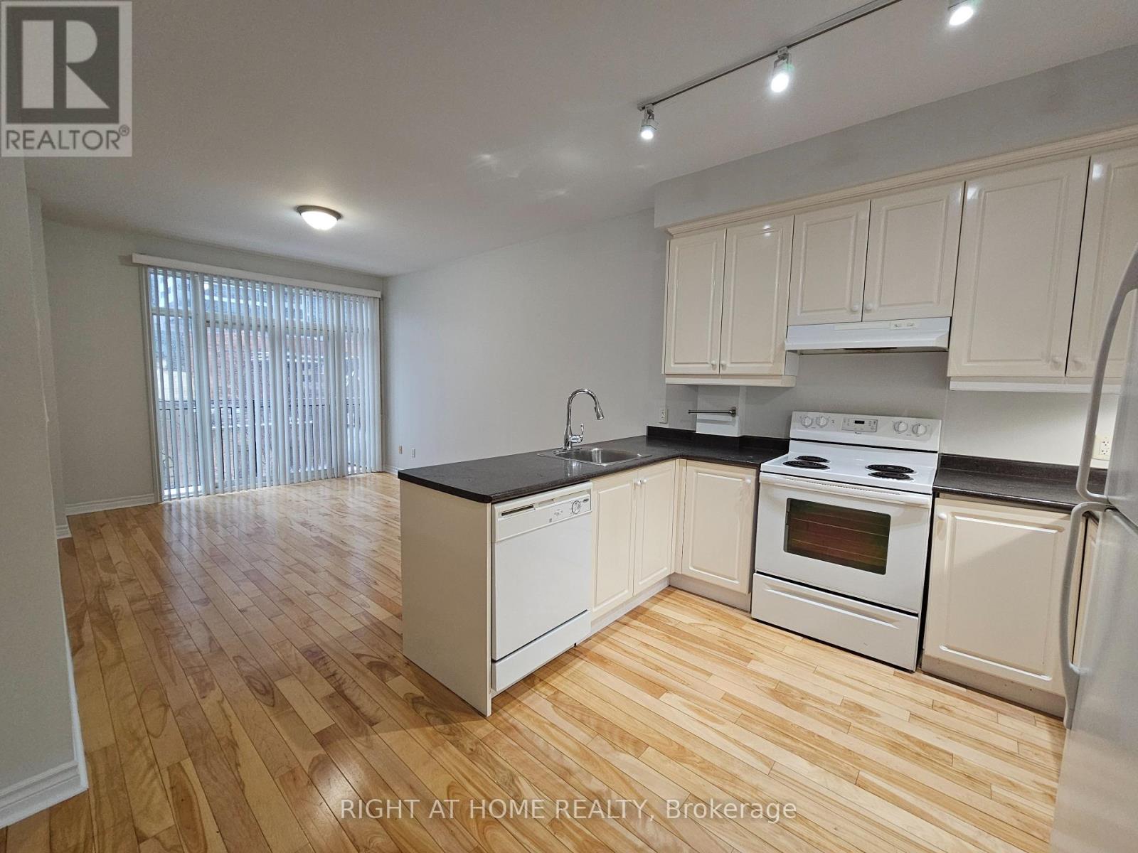 302 - 648a Yonge Street, Toronto, Ontario  M4Y 2A6 - Photo 3 - C12850034