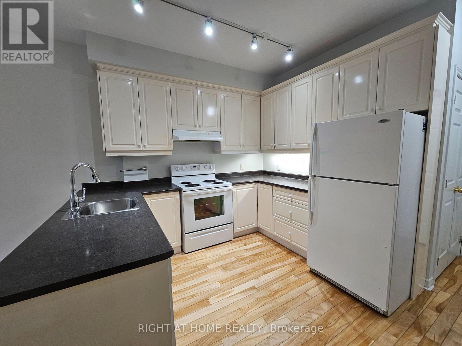 302 - 648a Yonge Street, Toronto, Ontario  M4Y 2A6 - Photo 5 - C12850034