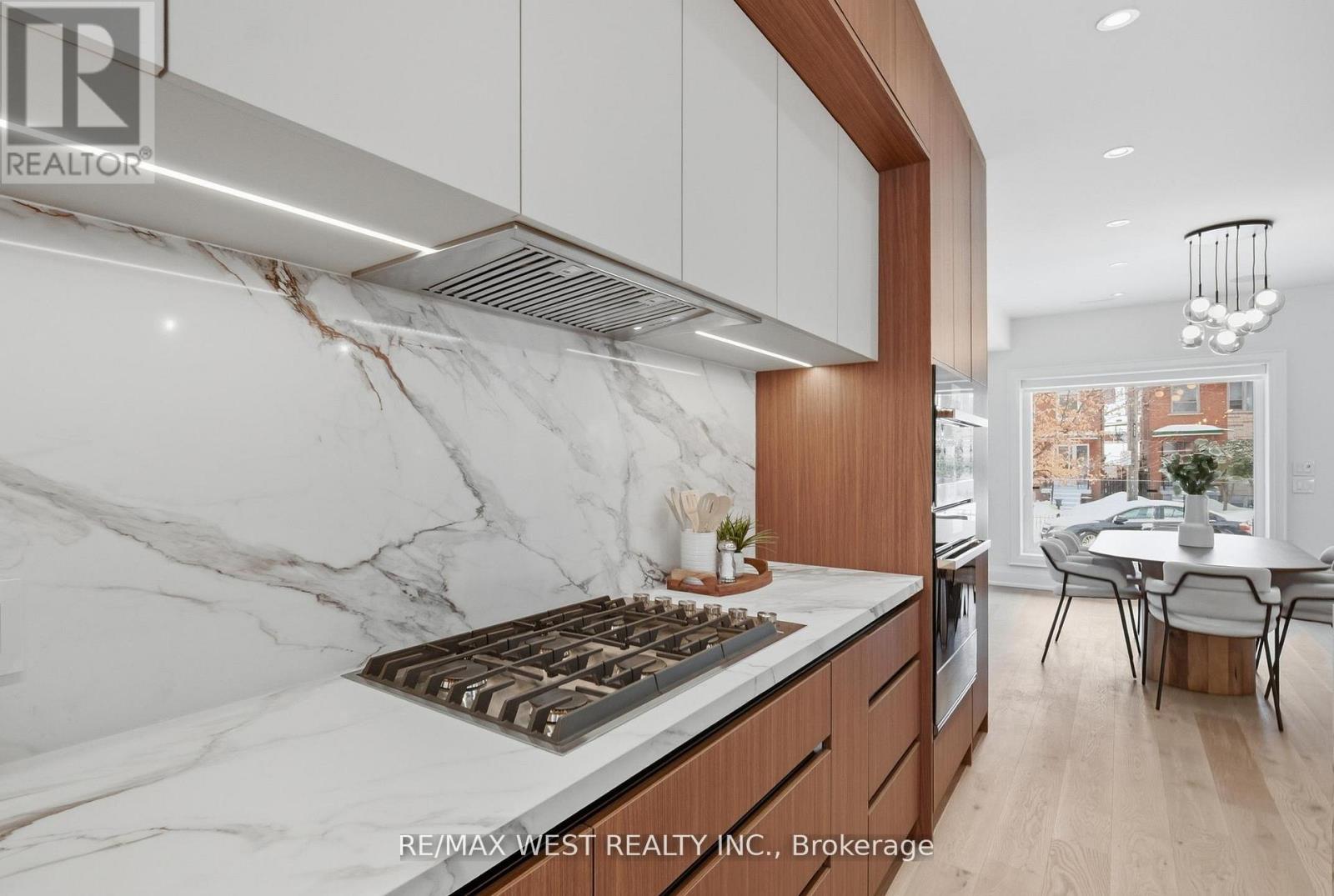 390 St Clarens Avenue, Toronto, Ontario  M6H 3W3 - Photo 11 - C12850086