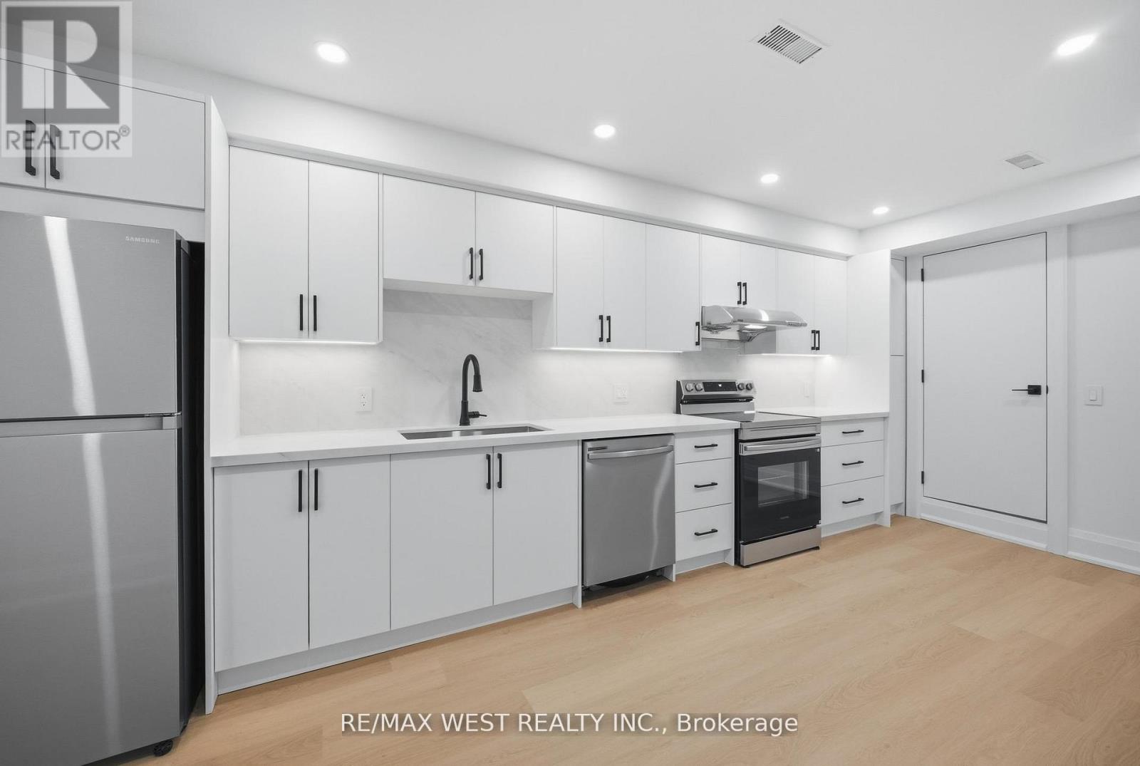 390 St Clarens Avenue, Toronto, Ontario  M6H 3W3 - Photo 39 - C12850086