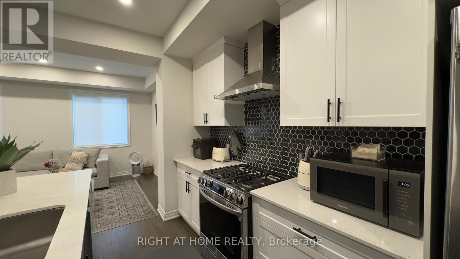 89 Dorian Drive, Whitby, Ontario  L1P 0C8 - Photo 3 - E12849952