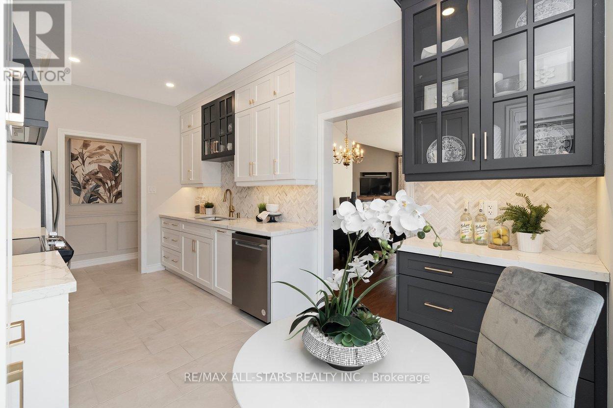 1 Christina Falls Way, Markham, Ontario  L6E 1B4 - Photo 10 - N12849934