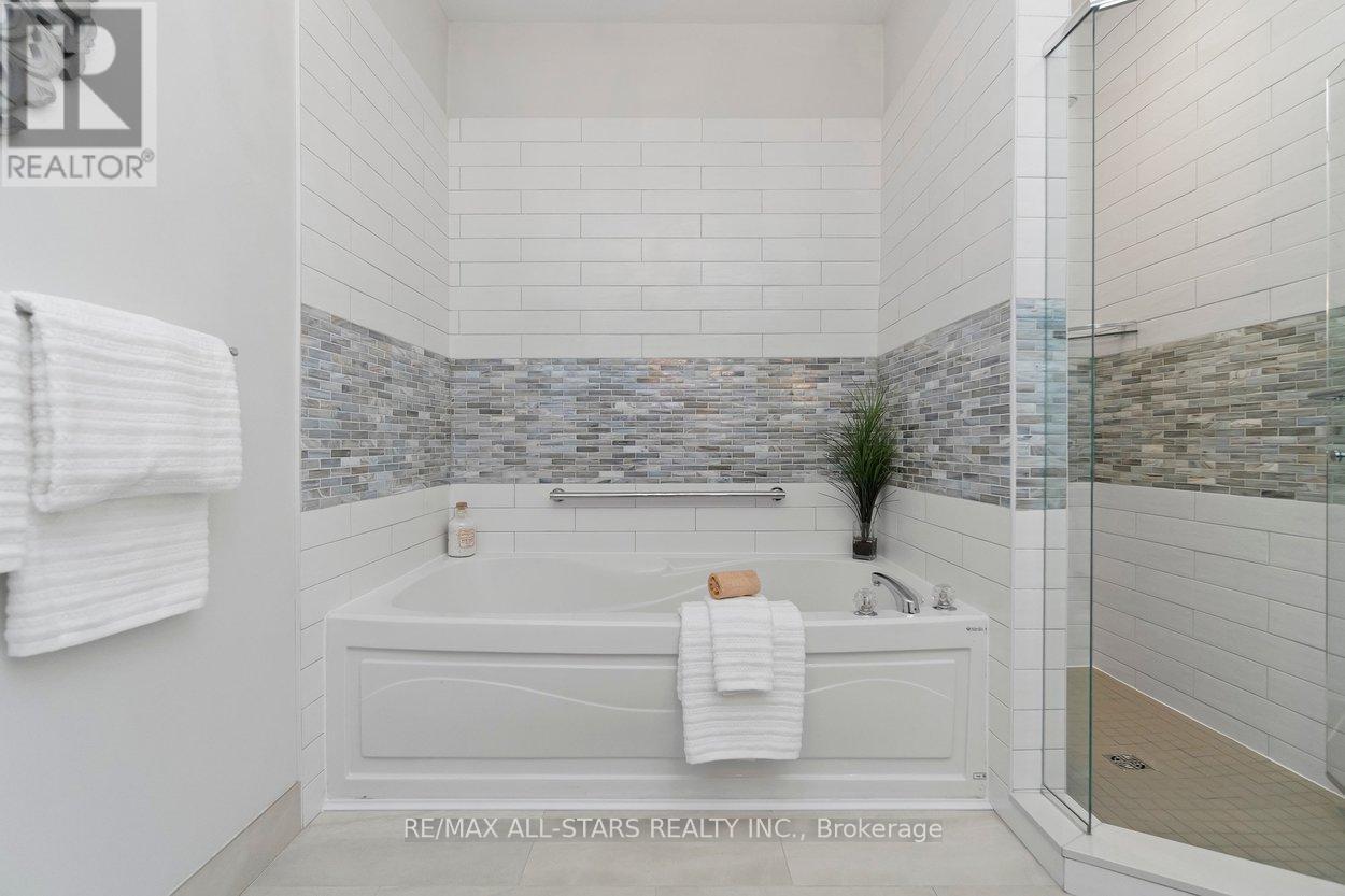 1 Christina Falls Way, Markham, Ontario  L6E 1B4 - Photo 24 - N12849934