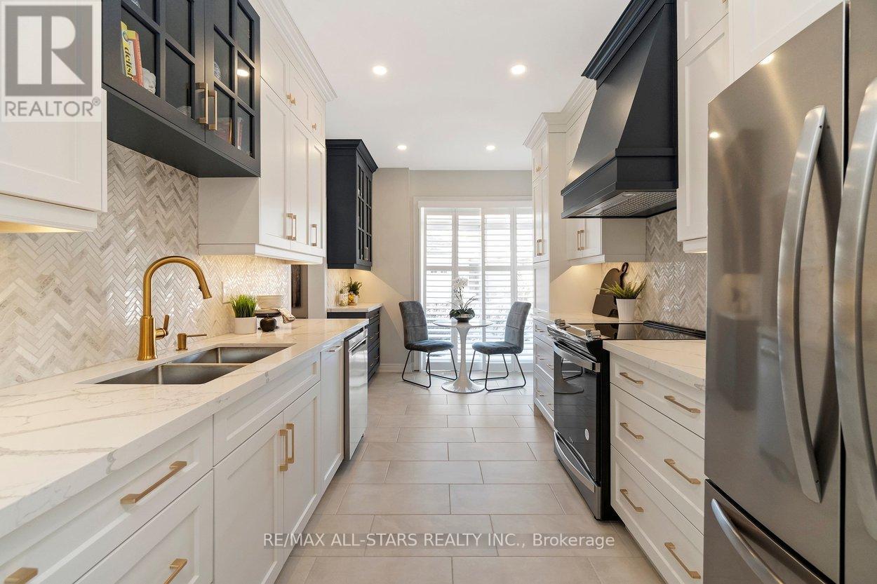 1 Christina Falls Way, Markham, Ontario  L6E 1B4 - Photo 5 - N12849934