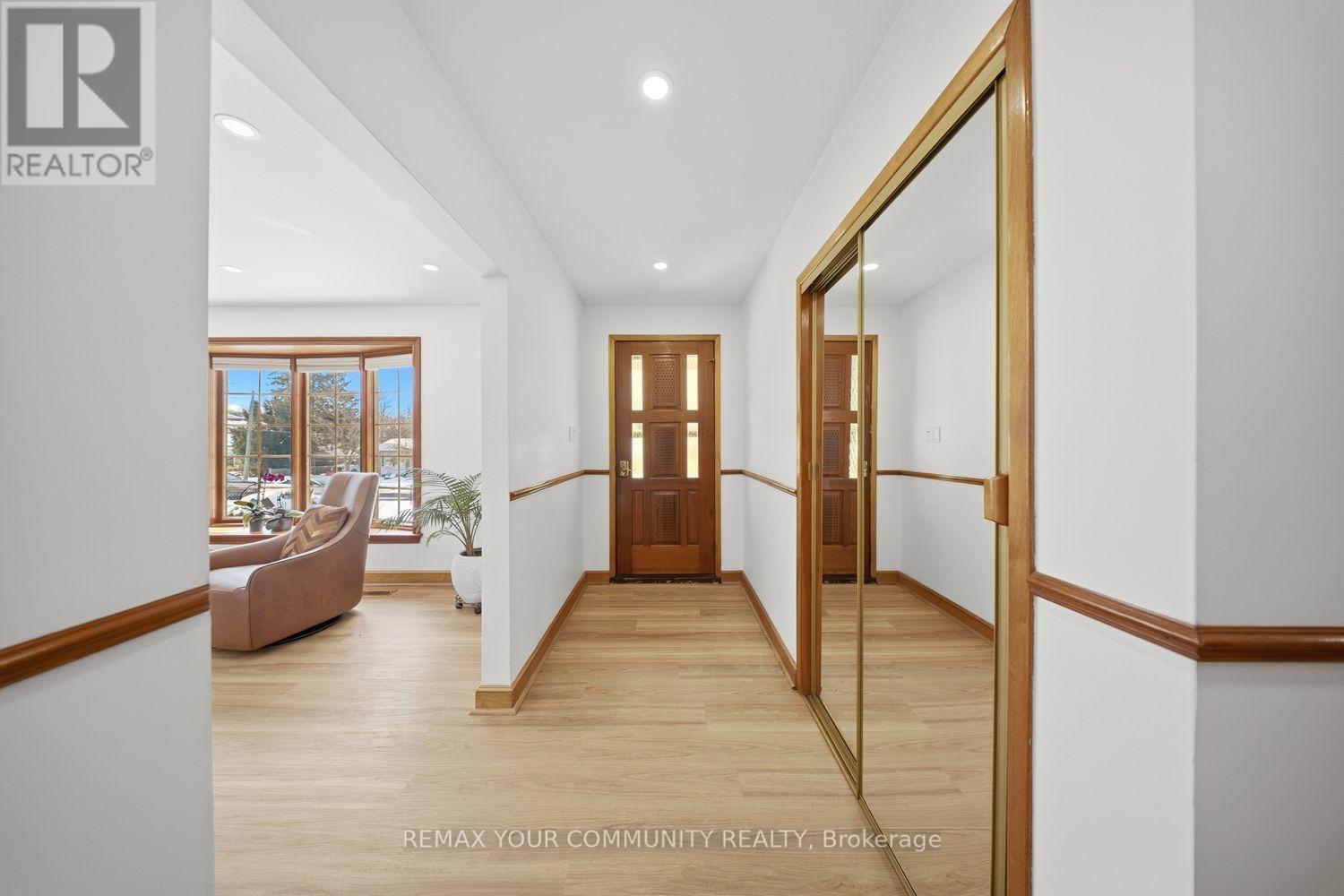 233 East Street, East Gwillimbury, Ontario  L9N 1K8 - Photo 4 - N12849936