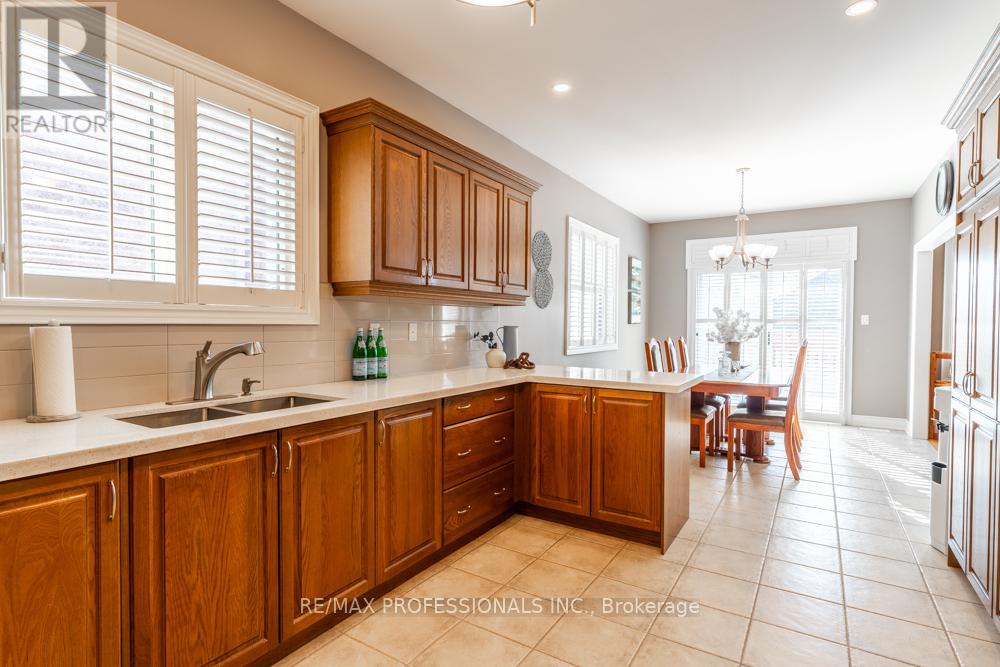 48 Pieta Place, Vaughan, Ontario  L4H 3G2 - Photo 12 - N12850016