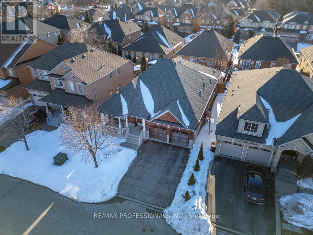48 Pieta Place, Vaughan, Ontario  L4H 3G2 - Photo 3 - N12850016