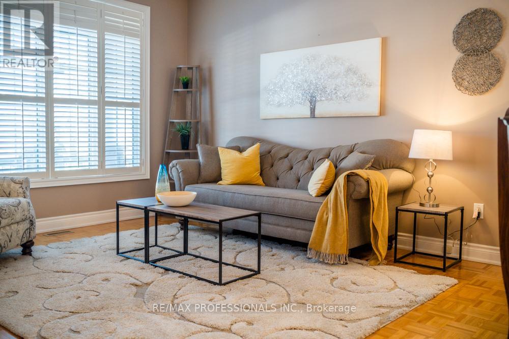 48 Pieta Place, Vaughan, Ontario  L4H 3G2 - Photo 9 - N12850016