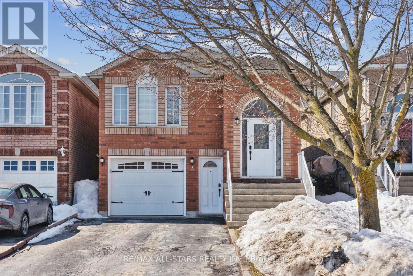 4 Smith Street, Bradford West Gwillimbury, Ontario  L3Z 3C9 - Photo 2 - N12850052