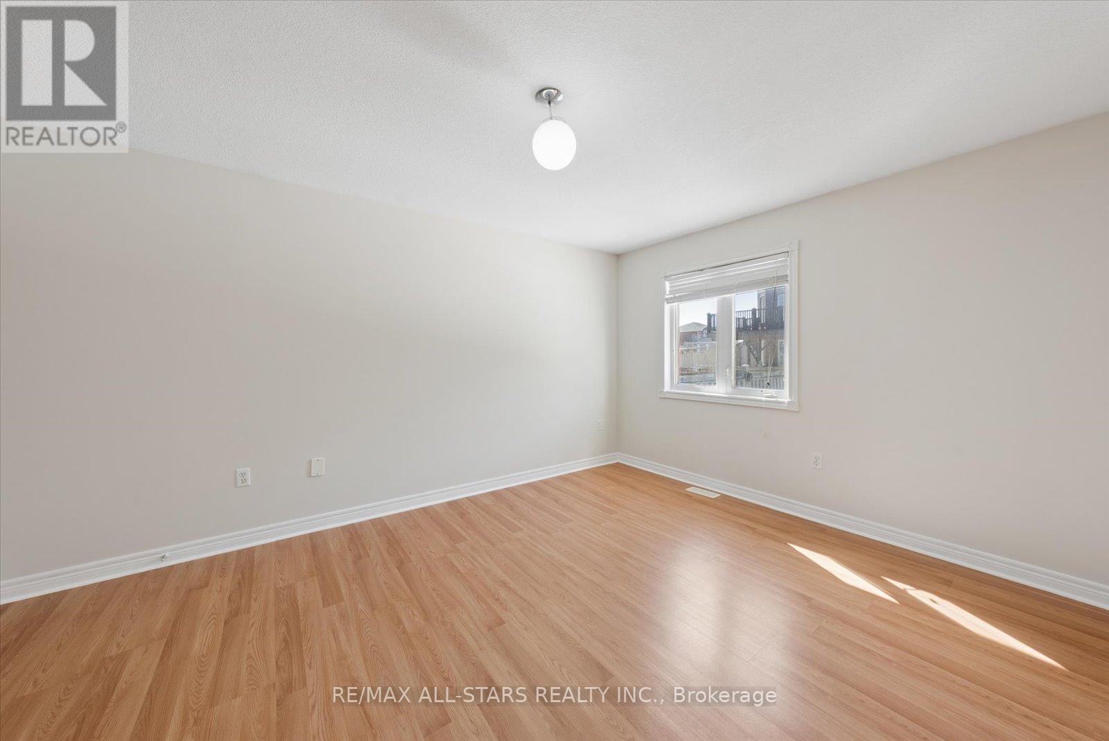 4 Smith Street, Bradford West Gwillimbury, Ontario  L3Z 3C9 - Photo 29 - N12850052