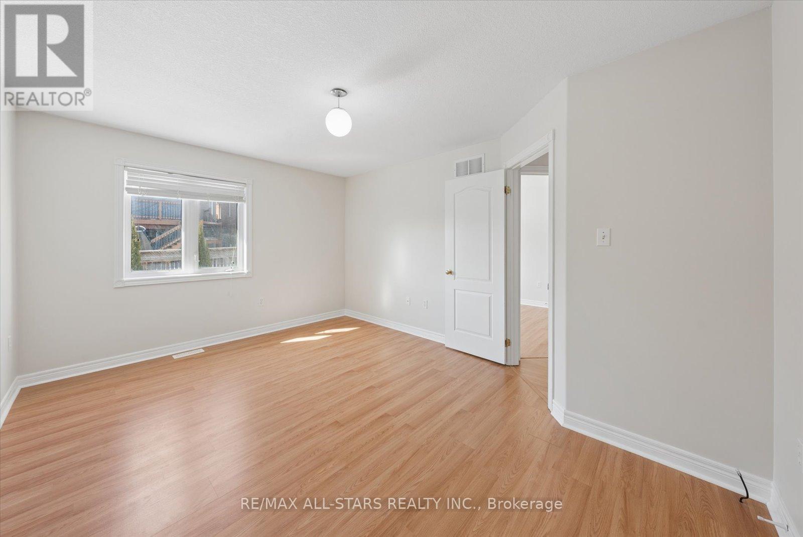 4 Smith Street, Bradford West Gwillimbury, Ontario  L3Z 3C9 - Photo 32 - N12850052