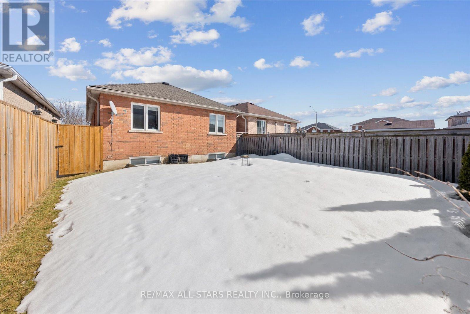 4 Smith Street, Bradford West Gwillimbury, Ontario  L3Z 3C9 - Photo 37 - N12850052