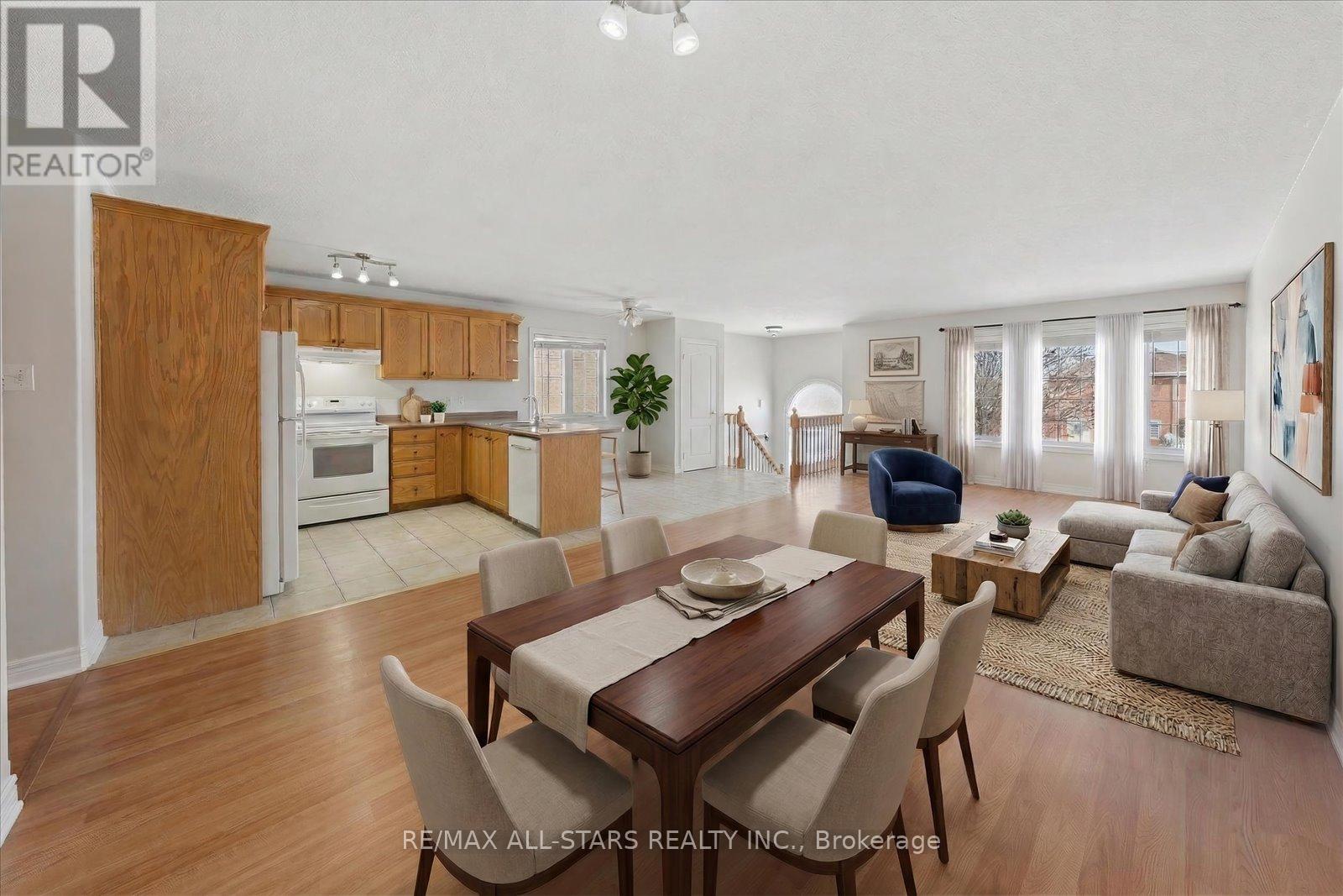 4 Smith Street, Bradford West Gwillimbury, Ontario  L3Z 3C9 - Photo 5 - N12850052