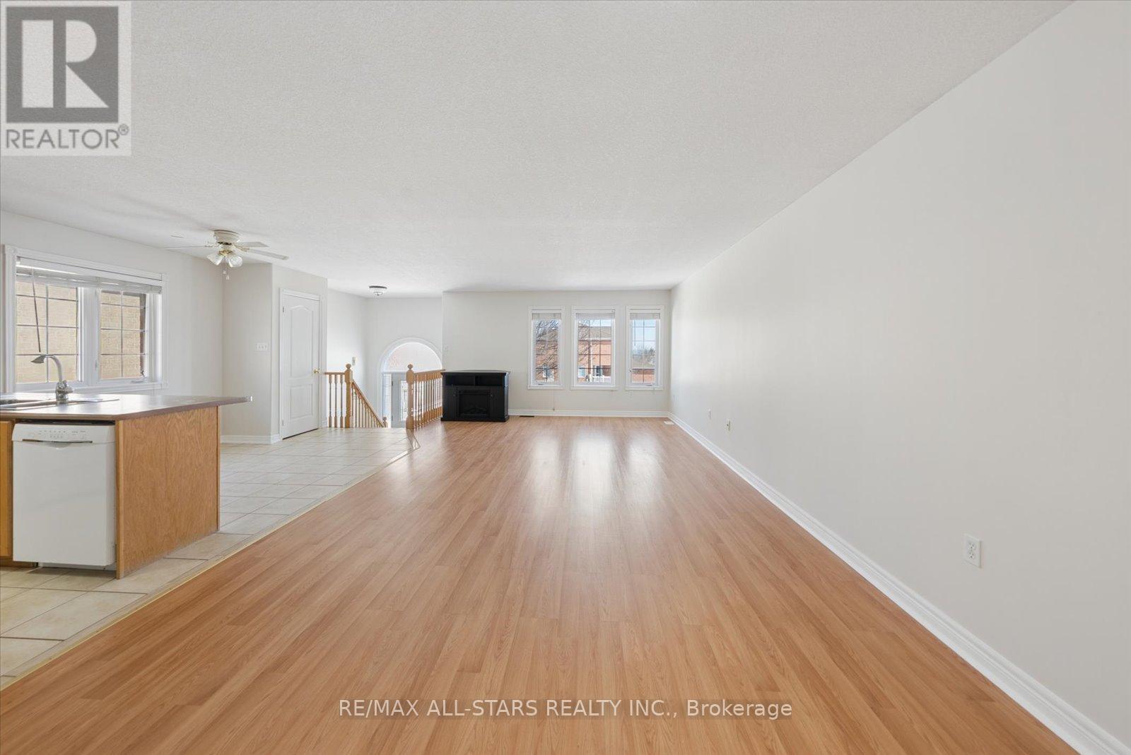 4 Smith Street, Bradford West Gwillimbury, Ontario  L3Z 3C9 - Photo 6 - N12850052