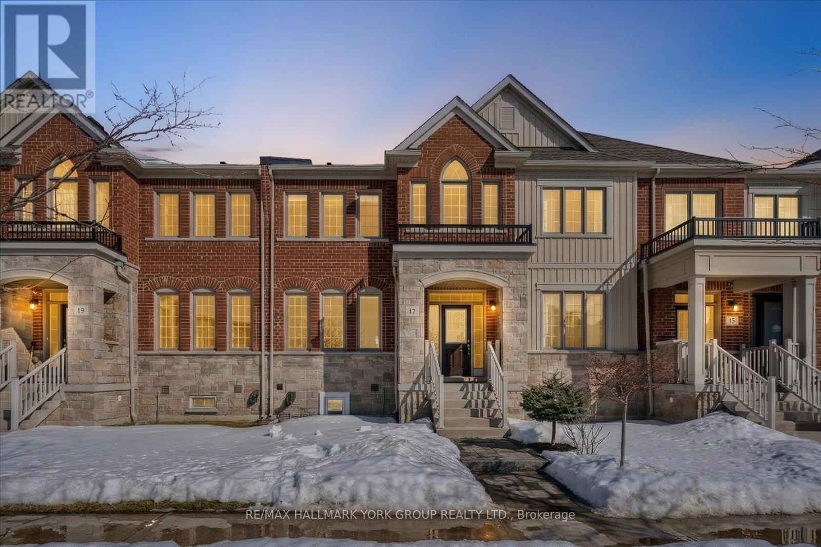 17 CARRATUCK STREET, East Gwillimbury, Ontario