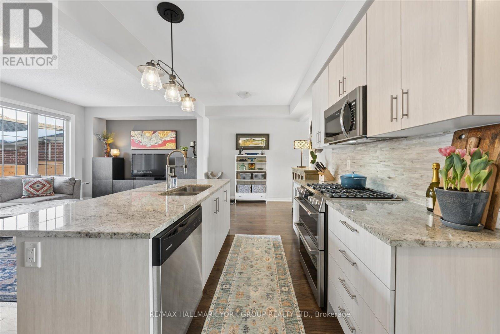 17 Carratuck Street, East Gwillimbury, Ontario  L9N 0S5 - Photo 13 - N12850156