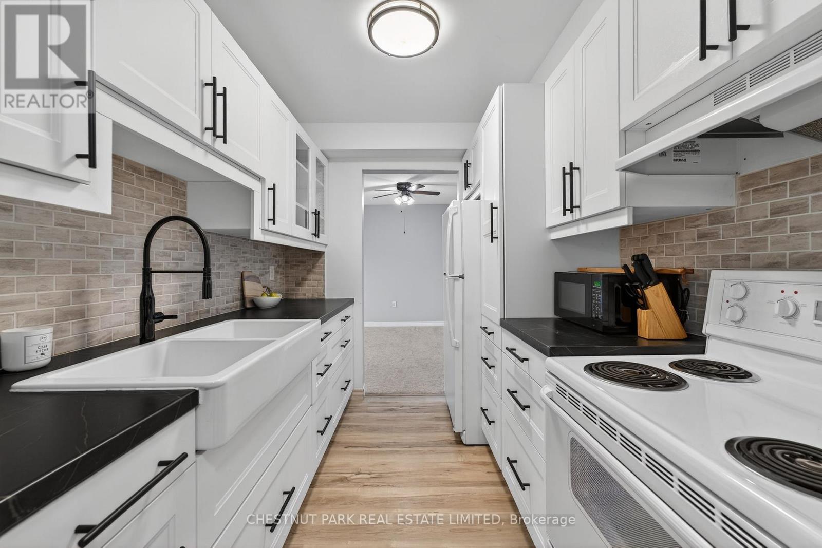 208 - 1 Quail Crescent, Barrie (Ardagh), Ontario  L4N 6W9 - Photo 2 - S12849986