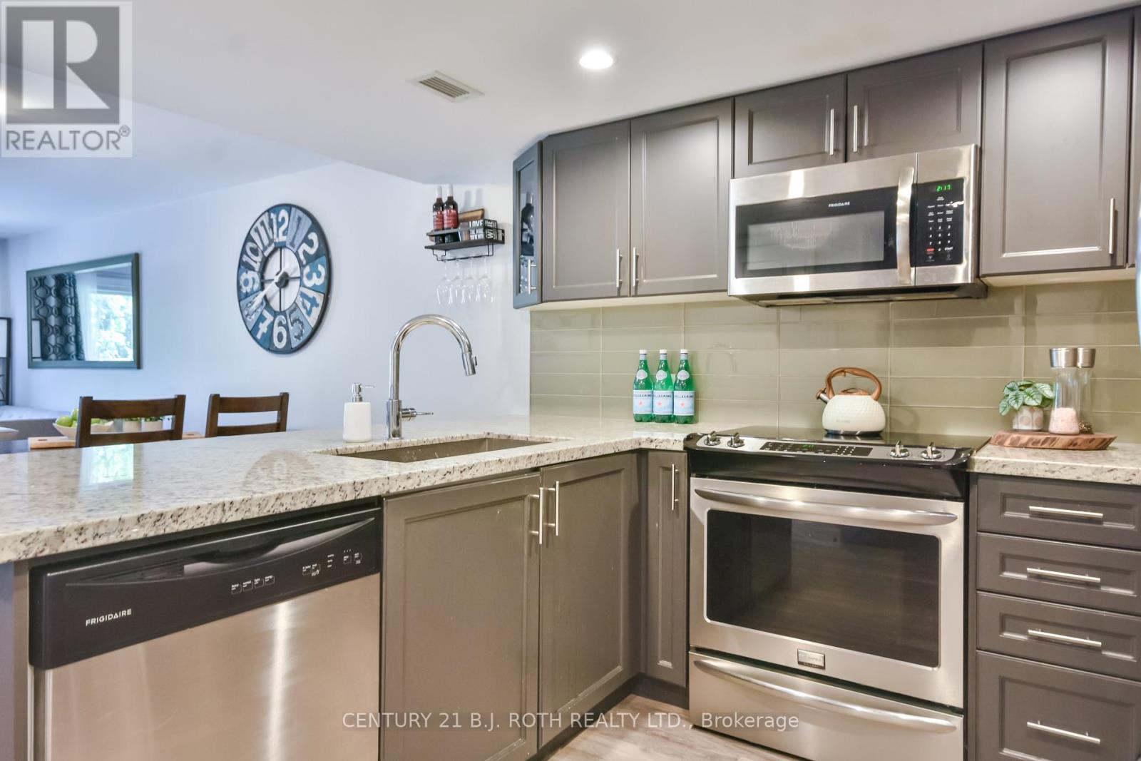 406 - 80 Horseshoe Boulevard, Oro-Medonte, Ontario  L4M 4Y8 - Photo 6 - S12850074