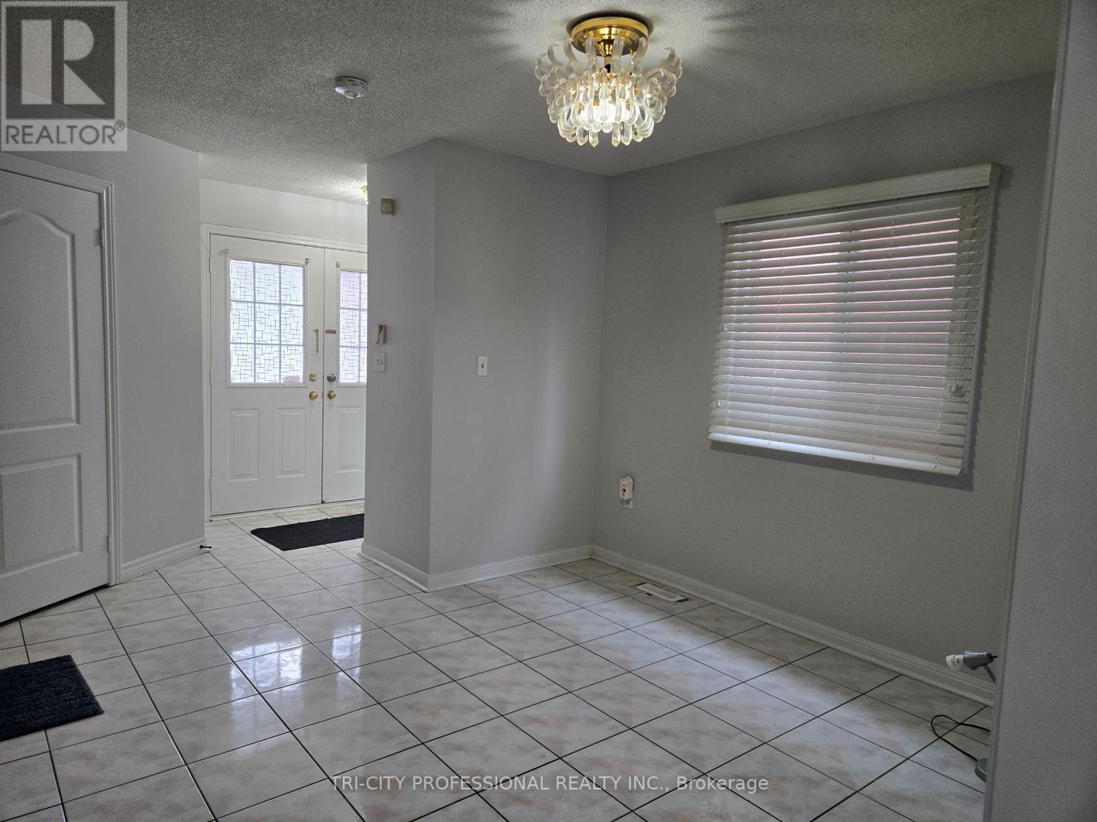 65 Mount Ranier Crescent, Brampton, Ontario  L6R 2L1 - Photo 4 - W12844622