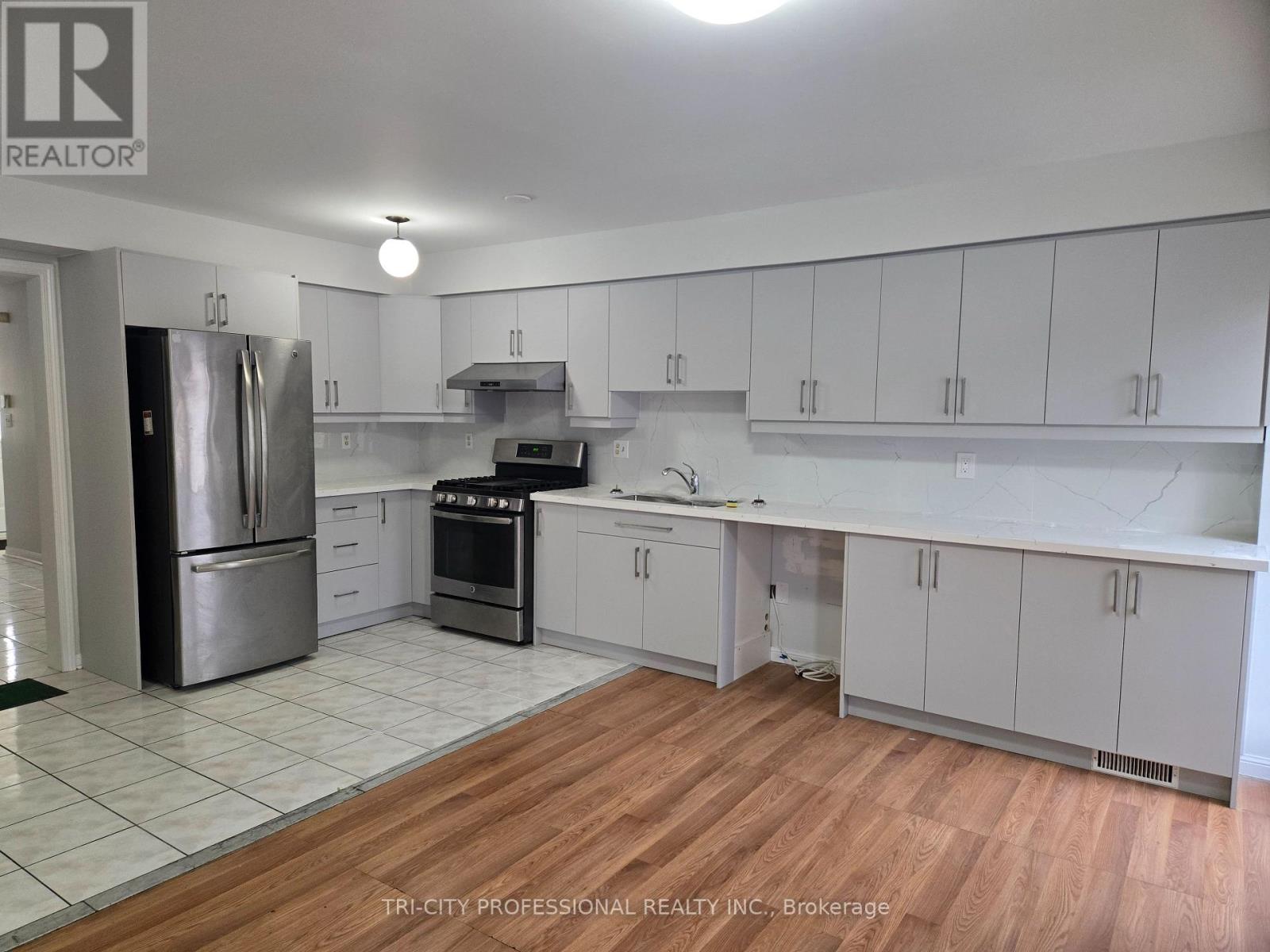 65 Mount Ranier Crescent, Brampton, Ontario  L6R 2L1 - Photo 2 - W12844622