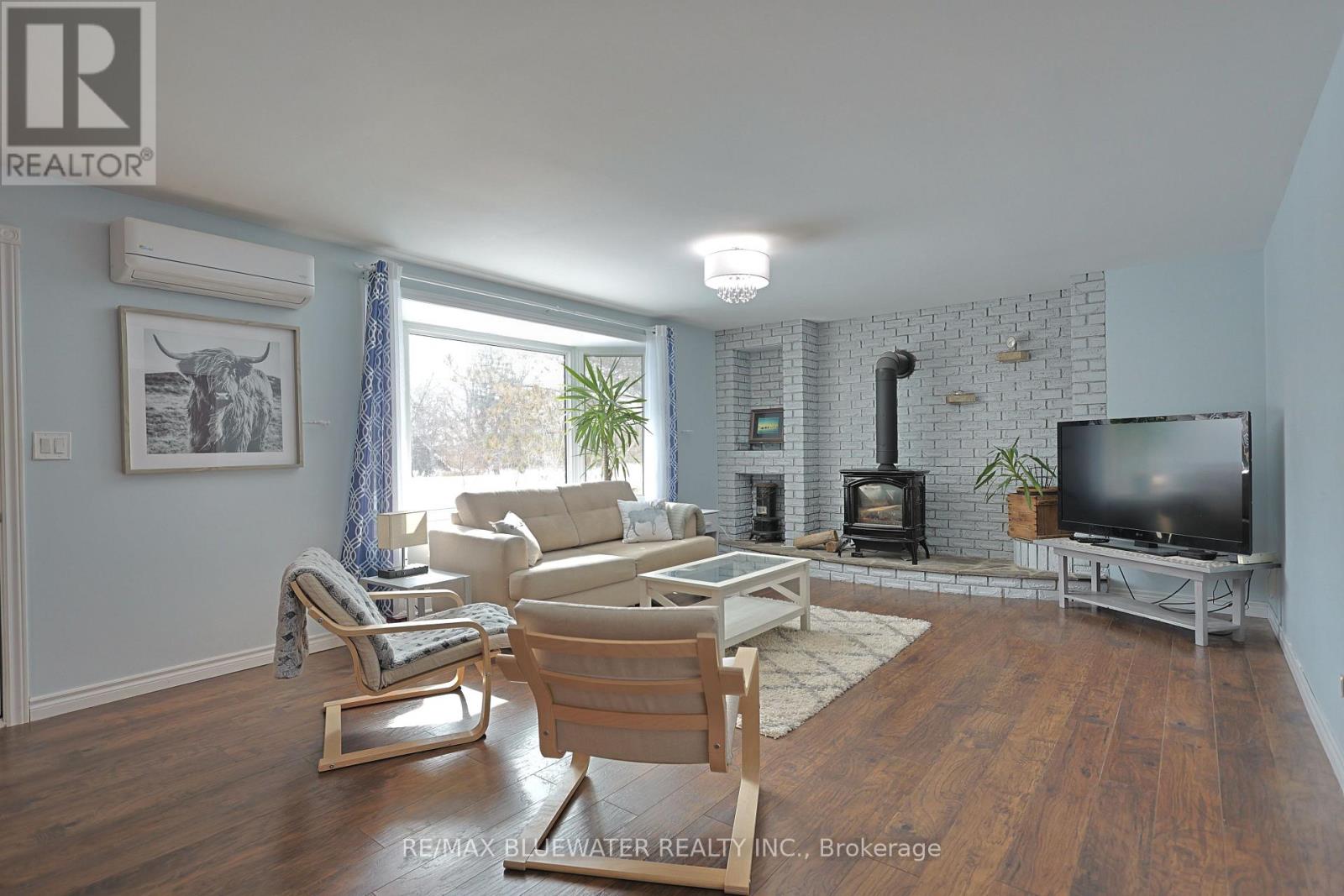 8296 Burwell Road, Lambton Shores, Ontario  N0M 1T0 - Photo 11 - X12844610