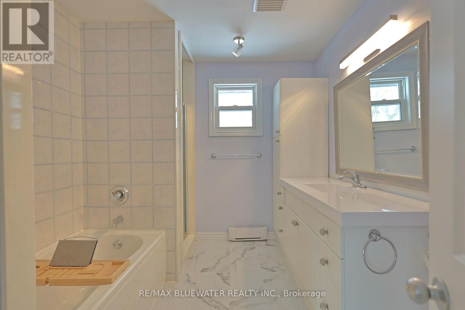 8296 Burwell Road, Lambton Shores, Ontario  N0M 1T0 - Photo 22 - X12844610